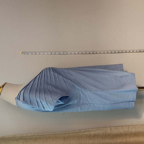 Womens tee with rosette size medium - Picture 2 of 8